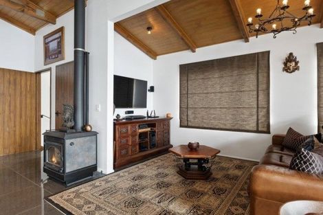 Photo of property in 136 Wynyard Crescent, Fernhill, Queenstown, 9300