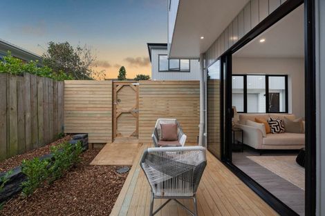 Photo of property in 33c Garadice Road, Rothesay Bay, Auckland, 0630