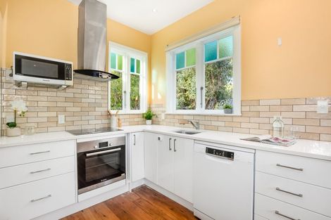 Photo of property in 27 Hinau Street, Eastbourne, Lower Hutt, 5013