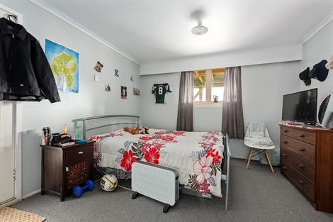 Photo of property in 32 Castle Crescent, Stokes Valley, Lower Hutt, 5019