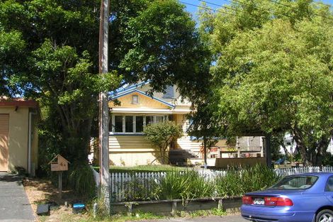 Photo of property in 2/6 Valley Road, Northcote, Auckland, 0626