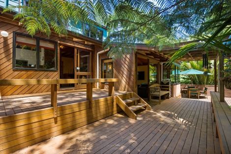 Photo of property in 50 Raymond Terrace, Northcote, Auckland, 0627