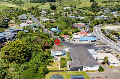 Photo of property in 1 Greenacres Street, Macandrew Bay, Dunedin, 9014