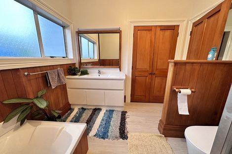 Photo of property in 56 Bellevue Way, Otaika, 0170