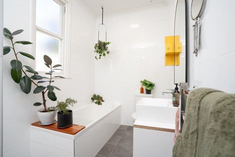 Photo of property in 166 Owen Street, Newtown, Wellington, 6021