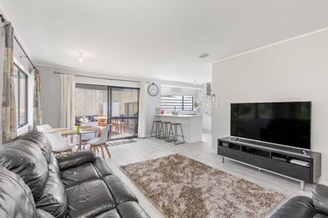 Photo of property in 17a John Road, Stanmore Bay, Whangaparaoa, 0932