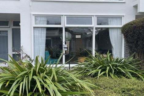 Photo of property in 5/4 Claremont Grove, Mount Victoria, Wellington, 6011