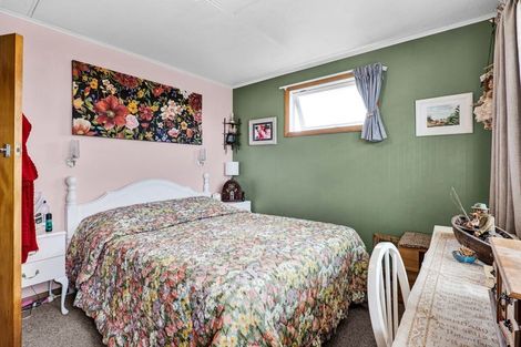 Photo of property in 16 Graham Street, Eltham, 4322