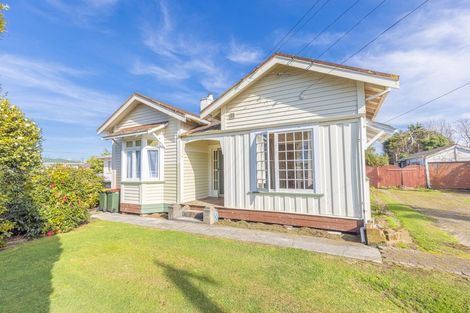 Photo of property in 25 Bear Street, Waverley, 4510