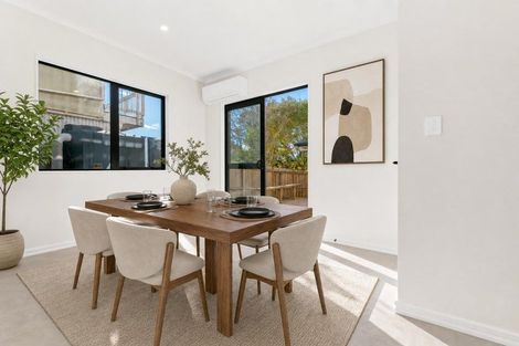 Photo of property in 76a Ennis Avenue, Pakuranga Heights, Auckland, 2010