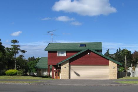 Photo of property in 2/51 Unsworth Drive, Unsworth Heights, Auckland, 0632