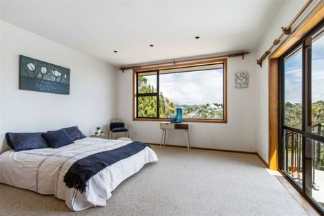 Photo of property in 14 Warrington Grove, Newlands, Wellington, 6037