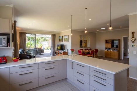 Photo of property in 4 Petrel Close, Paraparaumu Beach, Paraparaumu, 5032