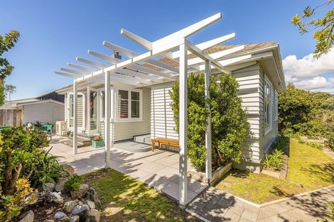 Photo of property in 71 Golf Road, Paraparaumu Beach, Paraparaumu, 5032