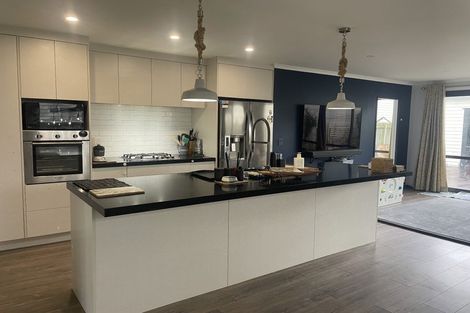 Photo of property in 10 Hopuni Way, Takanini, 2112