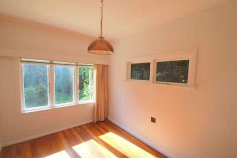 Photo of property in 6 Rangiora Avenue, Kaiwharawhara, Wellington, 6035