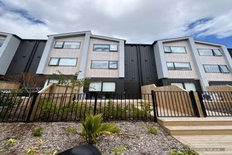 Photo of property in 7 Paetai Lane, Te Atatu Peninsula, Auckland, 0610