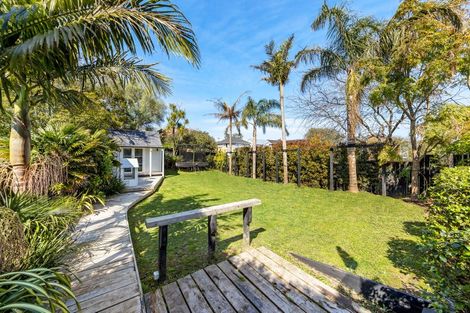 Photo of property in 6 Wainoni Avenue, Point Chevalier, Auckland, 1022