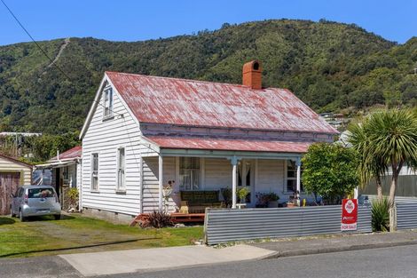 Photo of property in 10 Market Street, Picton, 7220