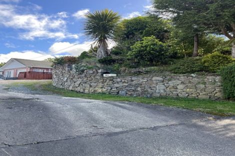 Photo of property in 13a Romney Square, Tawa, Wellington, 5028