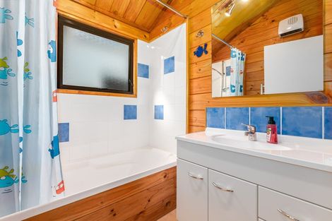 Photo of property in 2 Bosun Terrace, Whitby, Porirua, 5024