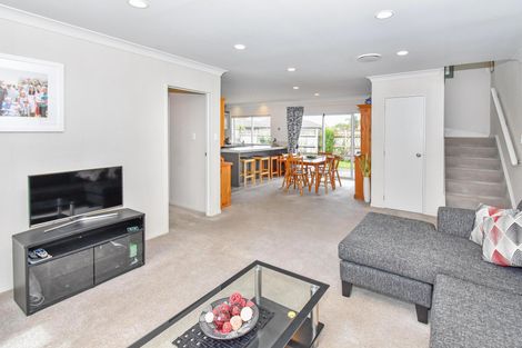 Photo of property in 21 Stranraer Crescent, Wattle Downs, Auckland, 2103