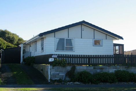 Photo of property in 2 Colenso Place, Otaki Beach, Otaki, 5512
