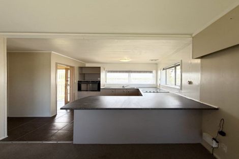 Photo of property in 2/856 East Coast Road, Northcross, Auckland, 0630