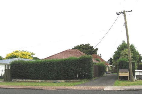 Photo of property in 1/72 Hillcrest Avenue, Hillcrest, Auckland, 0627