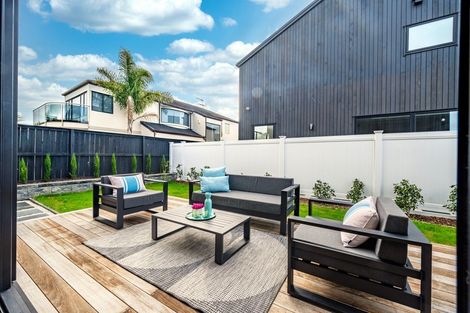 Photo of property in 15a The Parade, Bucklands Beach, Auckland, 2012