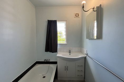Photo of property in 64 Sylvan Crescent, Te Atatu South, Auckland, 0610
