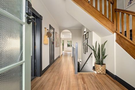 Photo of property in 5 Manuka Terrace, Eastbourne, Lower Hutt, 5013