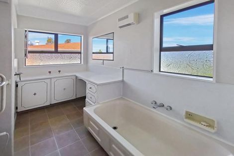 Photo of property in 32 Guys Hill Road, Hospital Hill, Napier, 4110