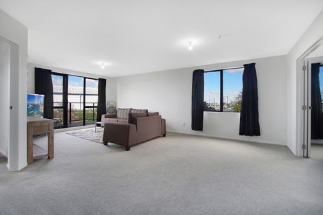 Photo of property in 68 Mountain Road, Henderson Valley, Auckland, 0612