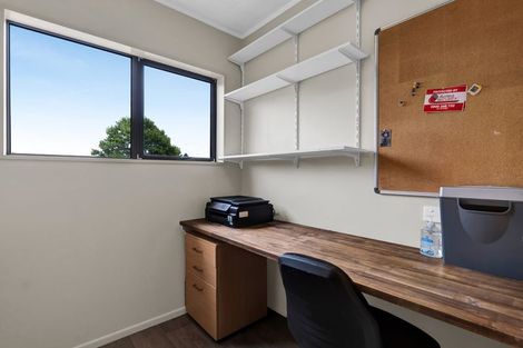 Photo of property in 5 Ruskin Place, Westown, New Plymouth, 4310