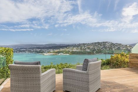 Photo of property in 5 Countess Close, Maupuia, Wellington, 6022