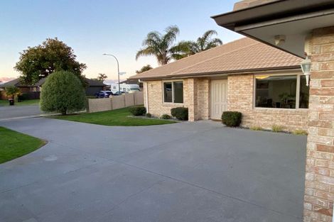 Photo of property in 17 Coles Cove, Papamoa Beach, Papamoa, 3118