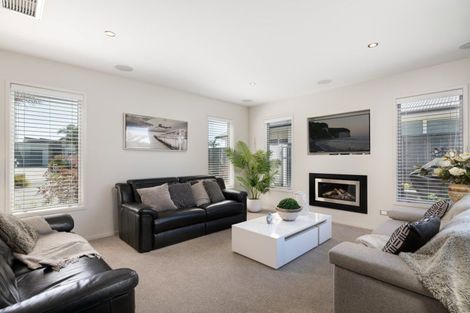 Photo of property in 42 Cassinia Close, Papamoa Beach, Papamoa, 3118