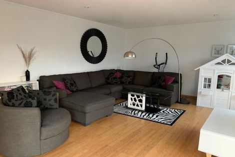 Photo of property in 2/2a Sunnynook Road, Sunnynook, Auckland, 0620