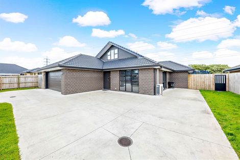 Photo of property in 9 Dumas Place, Rosehill, Papakura, 2113
