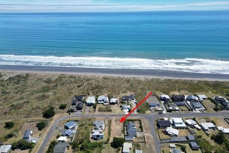 Photo of property in 33 Marine Parade South, Foxton Beach, Foxton, 4815
