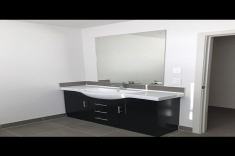 Photo of property in 757 East Coast Road, Northcross, Auckland, 0630