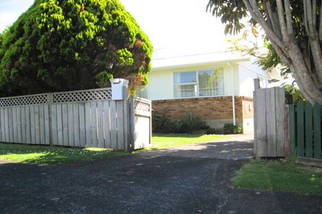 Photo of property in 80 Crawford Avenue, Mangere Bridge, Auckland, 2022