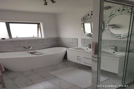 Photo of property in 3 Dayspring Way, Pakuranga, Auckland, 2010