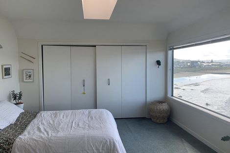 Photo of property in 253 Queens Drive, Lyall Bay, Wellington, 6022