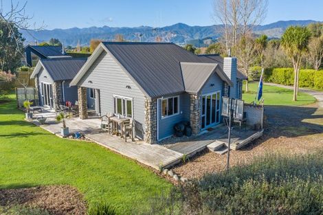 Photo of property in 84 Muhunoa West Road, Ohau, Levin, 5570