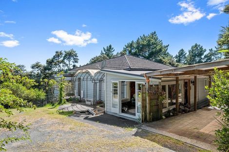 Photo of property in 2 Te Araroa Drive, Paremoremo, Auckland, 0632