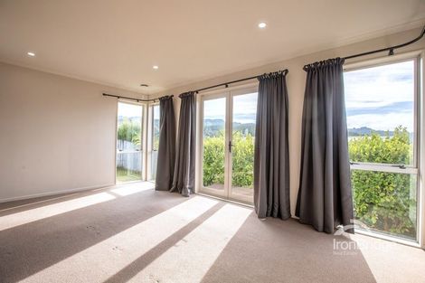 Photo of property in 31 Mcewen Crescent, Riverstone Terraces, Upper Hutt, 5018