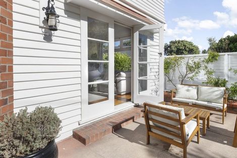 Photo of property in 4 Ashleigh Crescent, Miramar, Wellington, 6022