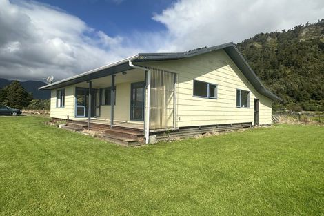 Photo of property in 4248 Harihari Highway, Harihari, 7884